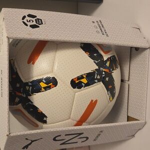 Puma Performance Soccer Ball Neymar JR Size 5 Style 084427-01